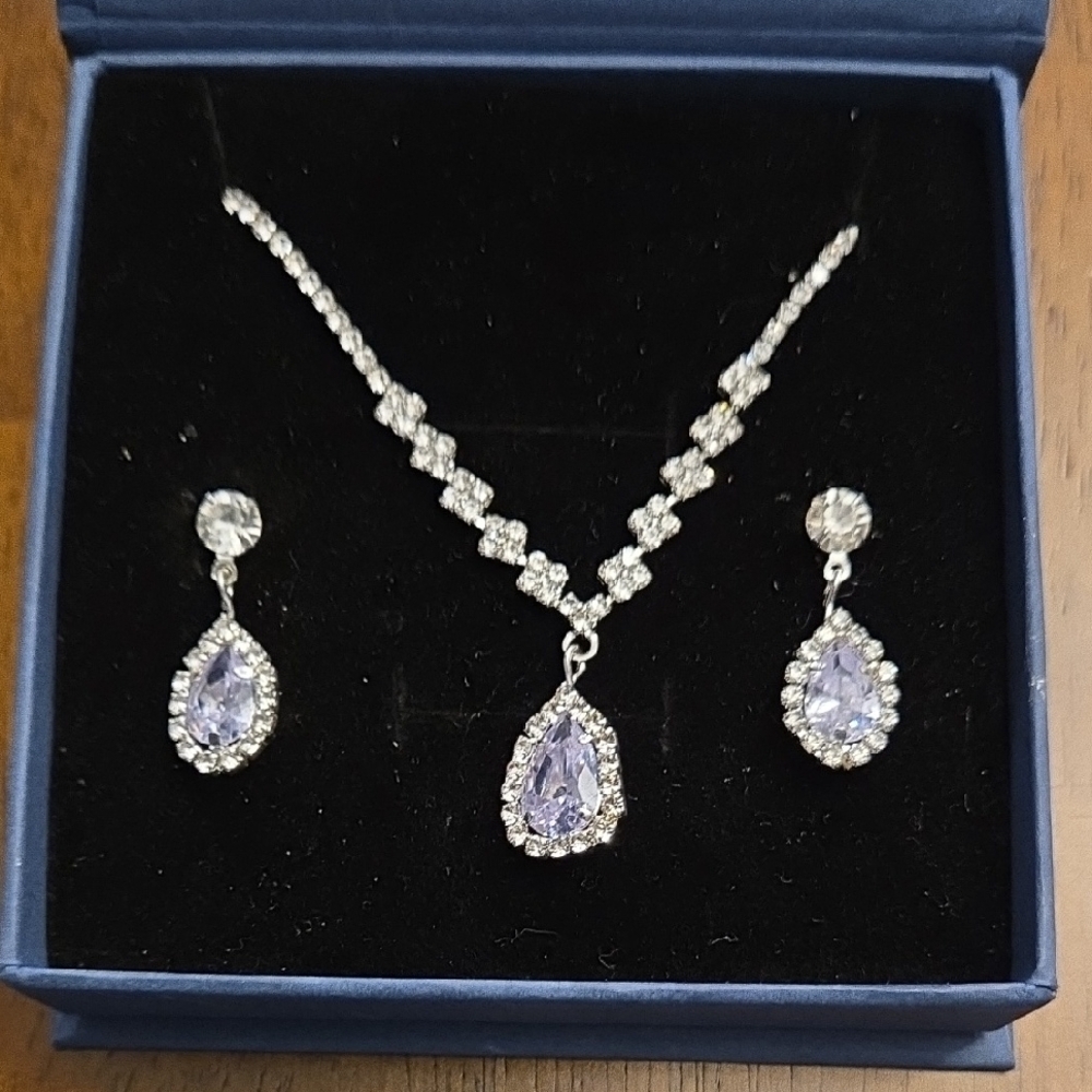 Silver Teardrop Necklace